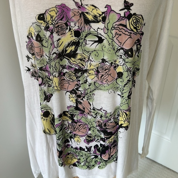 Lauren Moshi Floral Skull Ribbed White Long Sleeve Tunic - Picture 4 of 9
